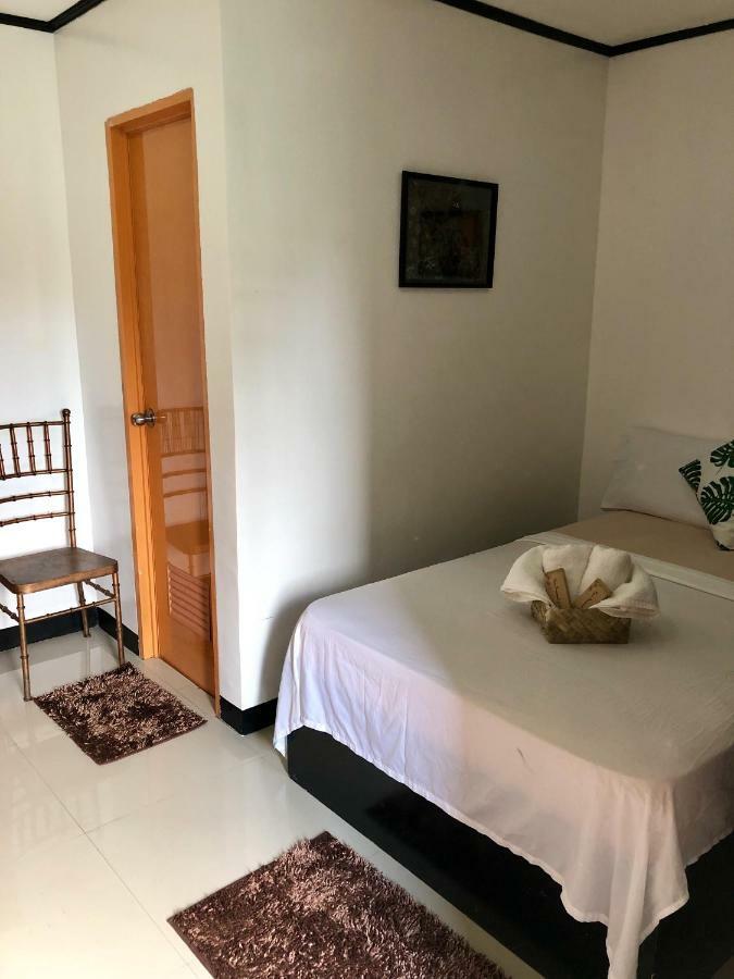 Kent Travellers' Inn Корон Экстерьер фото